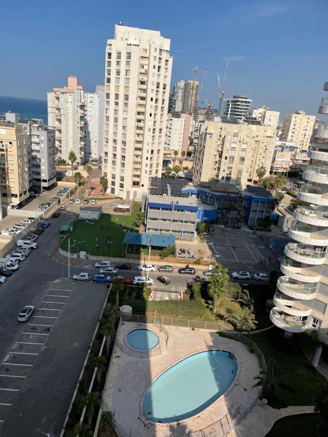 Isralux Apartments Бат Ям Екстериор снимка