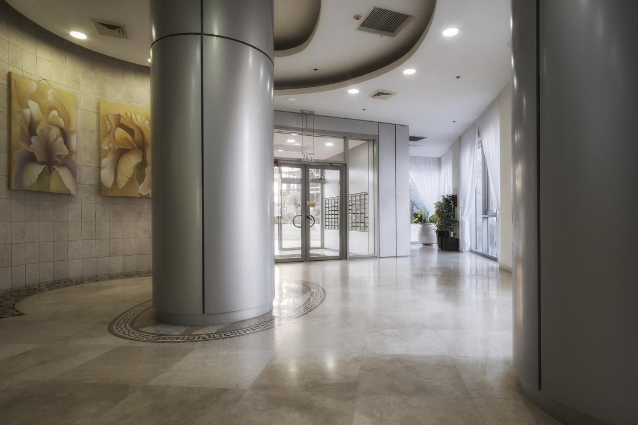 Isralux Apartments Бат Ям Екстериор снимка