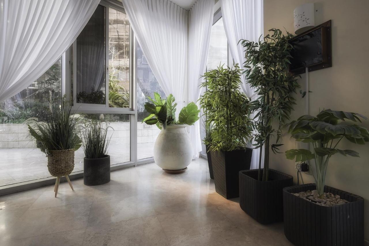 Isralux Apartments Бат Ям Екстериор снимка