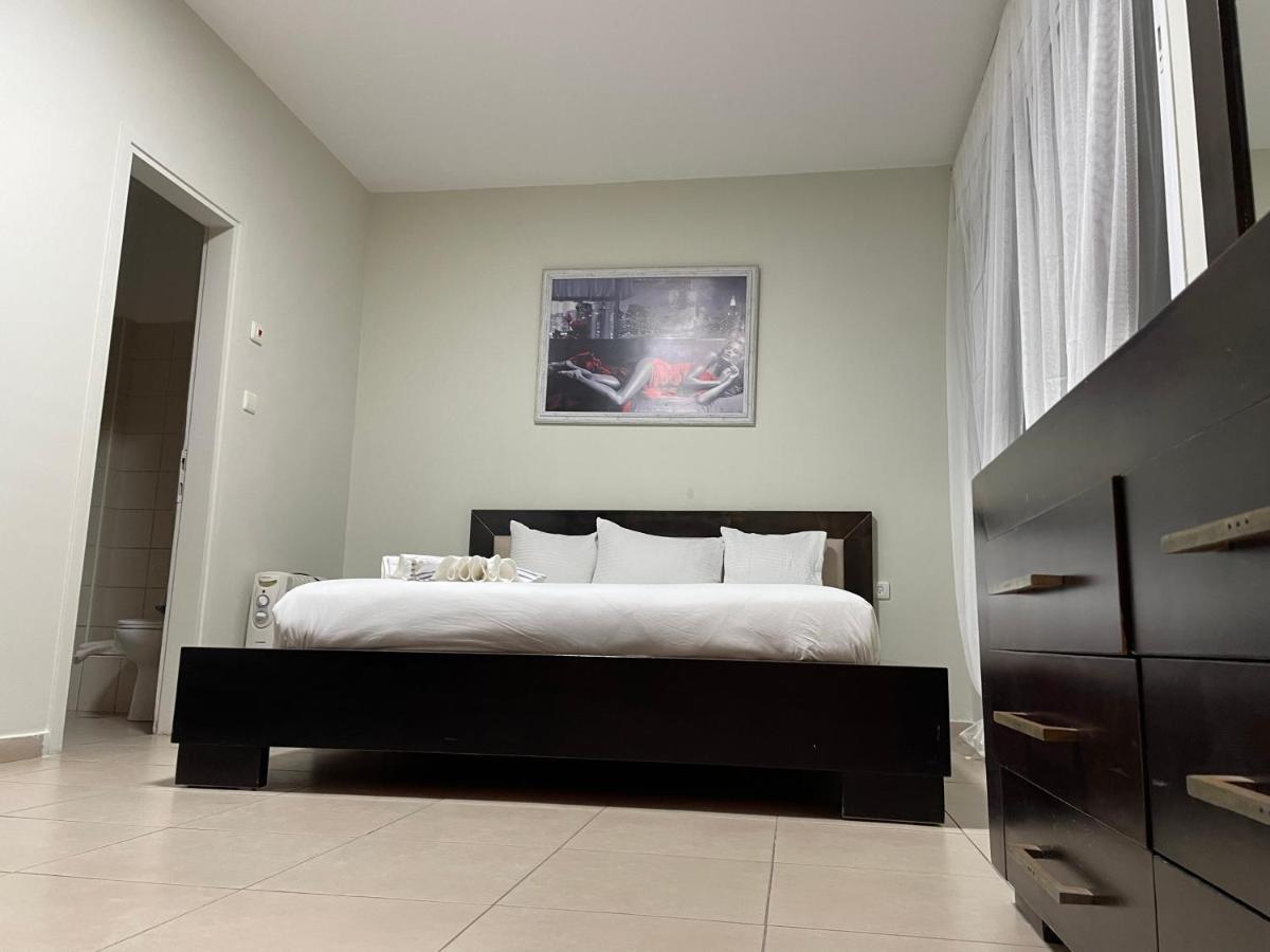 Isralux Apartments Бат Ям Екстериор снимка