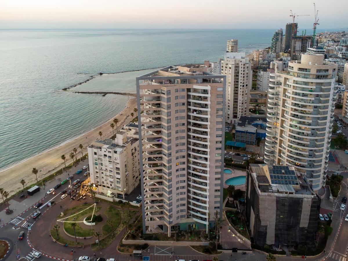 Isralux Apartments Бат Ям Екстериор снимка