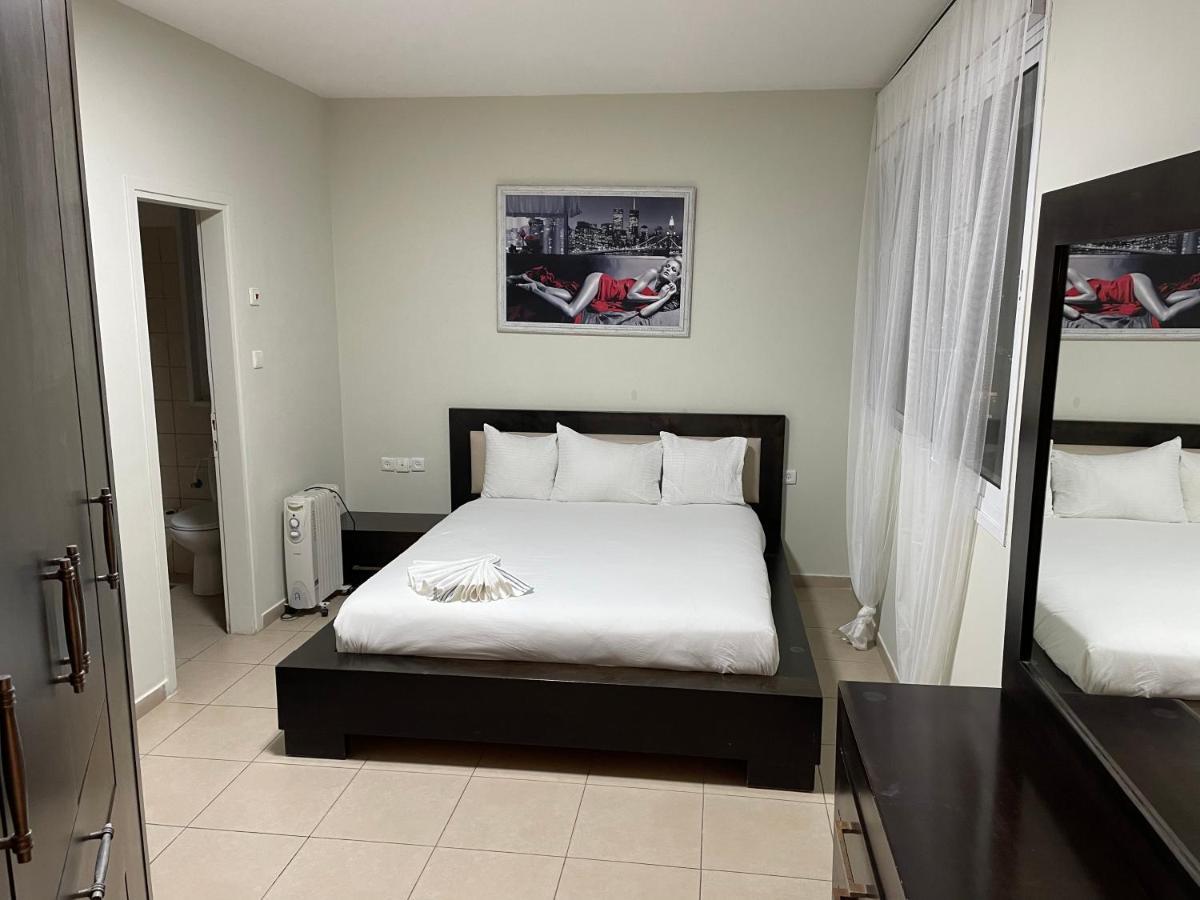 Isralux Apartments Бат Ям Екстериор снимка