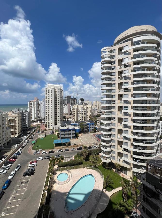 Isralux Apartments Бат Ям Екстериор снимка